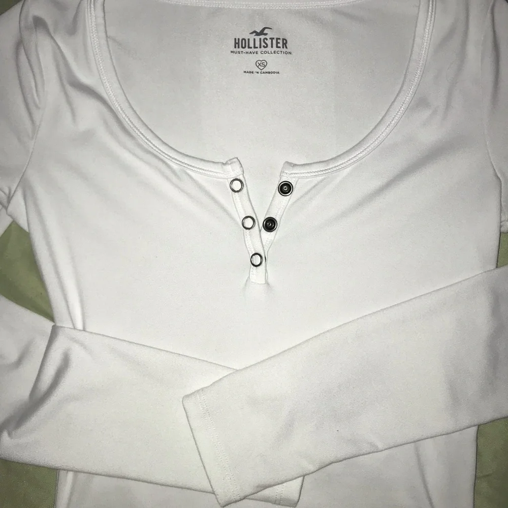 Hollister White Long Sleeve Henley Layering Top - Picture 5 of 6
